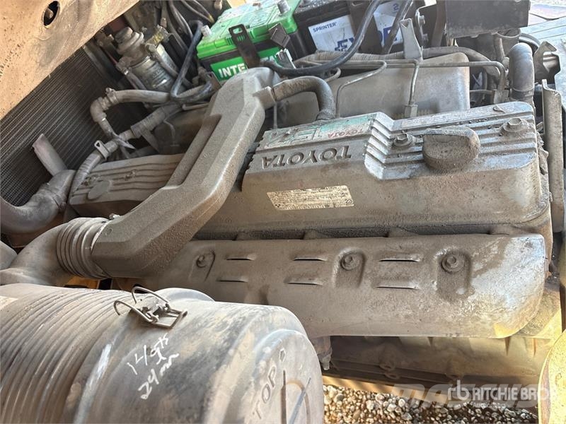 Toyota 7FDU35 7000 lb Pneumatic Tire Forklift (Inoperable 其他叉车