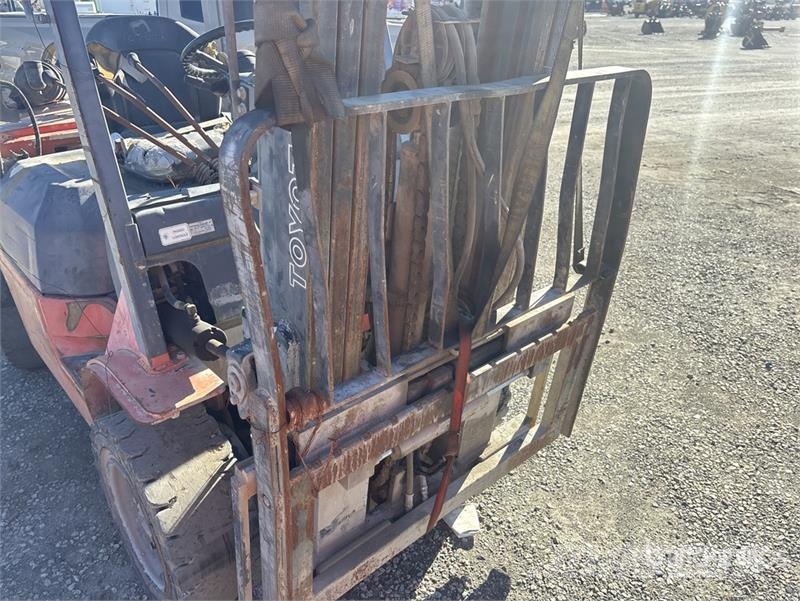 Toyota 7FGU30 5600 lb Cushion Tire Forklift 其他叉车