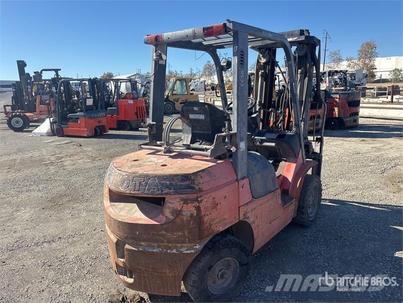 Toyota 7FGU30 5600 lb Cushion Tire Forklift 其他叉车