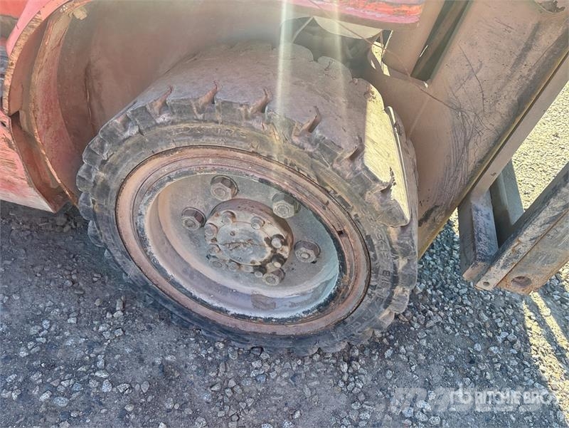 Toyota 7FGU30 5600 lb Cushion Tire Forklift 其他叉车