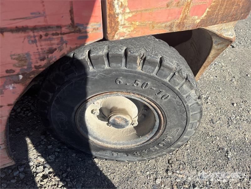 Toyota 7FGU30 5600 lb Cushion Tire Forklift 其他叉车