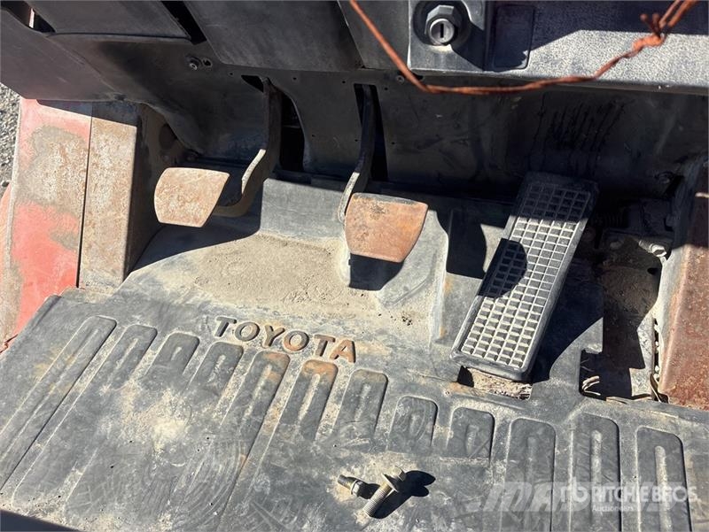 Toyota 7FGU30 5600 lb Cushion Tire Forklift 其他叉车