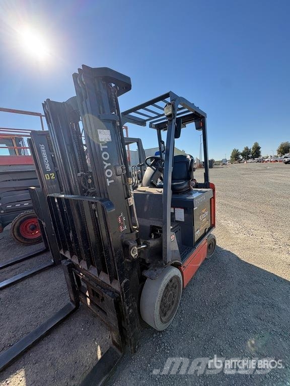 Toyota 8FBCU25 4400 lb Cushion Tire Forklift フォークリフト - その他