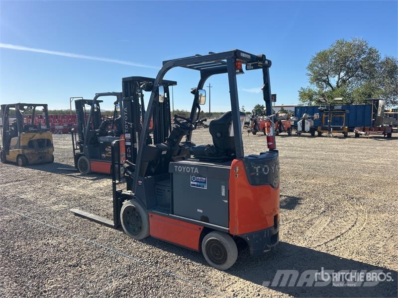 Toyota 8FBCU25 4400 lb Electric Forklift Električni viličarji