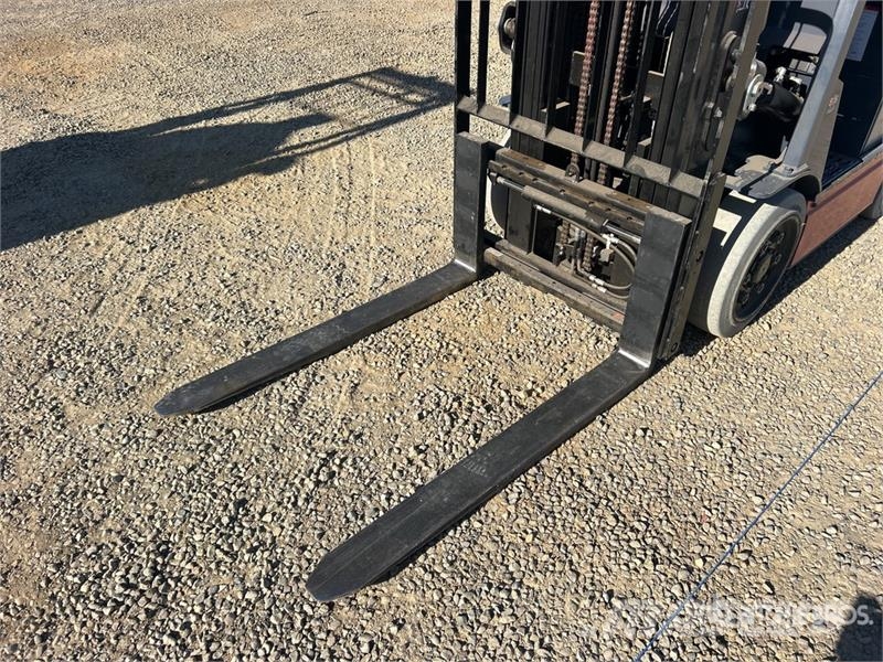 Toyota 8FBCU25 4400 lb Electric Forklift Električni viličarji