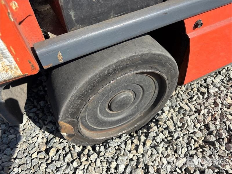 Toyota 8FBCU30 4300 lb Cushion Tire Forklift Gaffeltrucker - Annet