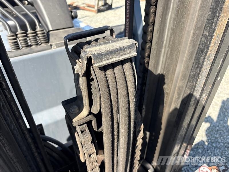 Toyota 8FBCU30 4300 lb Cushion Tire Forklift Gaffeltrucker - Annet