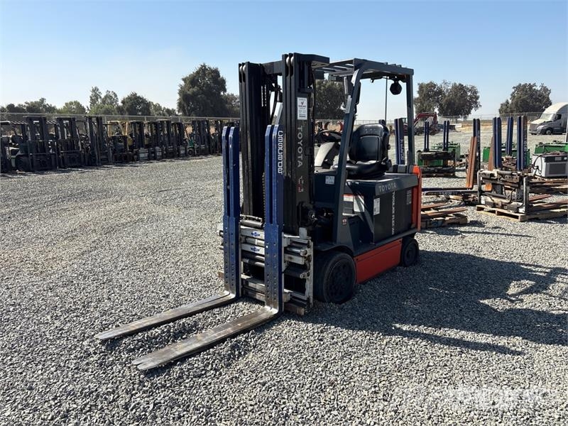 Toyota 8FBCU30 4300 lb Cushion Tire Forklift Gaffeltrucker - Annet