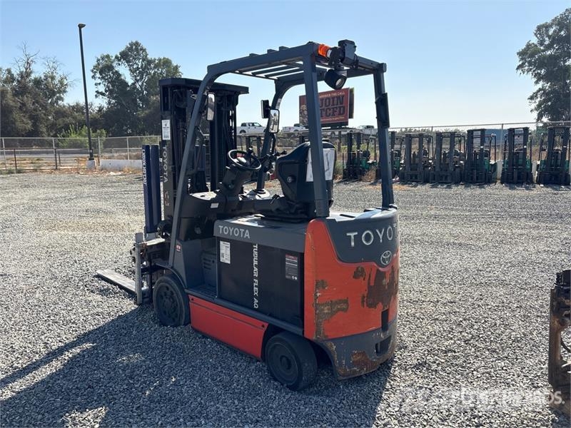 Toyota 8FBCU30 4300 lb Cushion Tire Forklift Gaffeltrucker - Annet