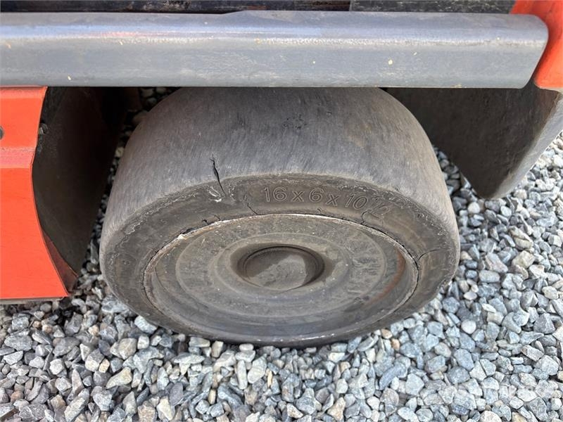 Toyota 8FBCU30 4300 lb Cushion Tire Forklift Gaffeltrucker - Annet