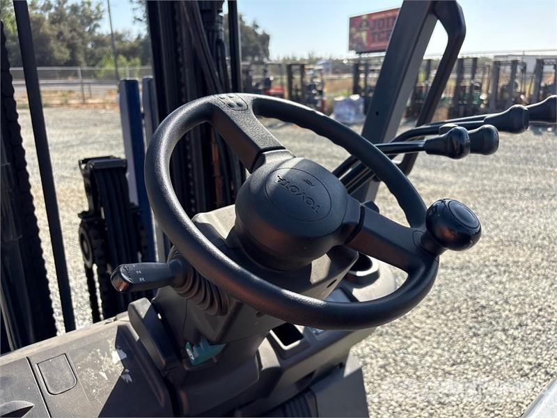 Toyota 8FBCU30 4300 lb Cushion Tire Forklift Gaffeltrucker - Annet