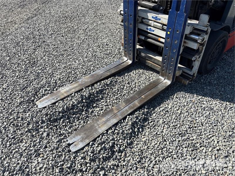 Toyota 8FBCU30 4300 lb Cushion Tire Forklift Gaffeltrucker - Annet