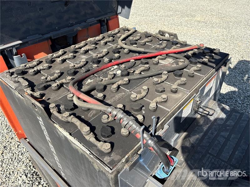 Toyota 8FBCU30 4300 lb Cushion Tire Forklift Gaffeltrucker - Annet