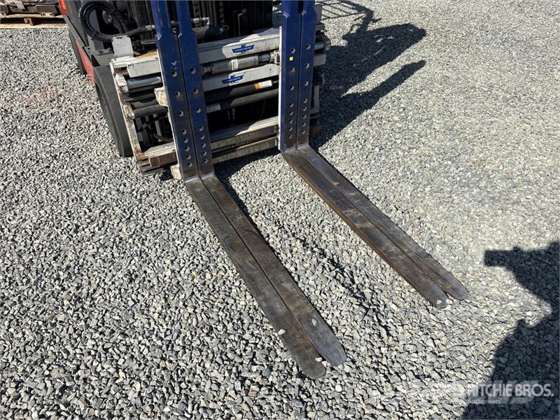 Toyota 8FBCU30 4300 lb Cushion Tire Forklift Gaffeltrucker - Annet