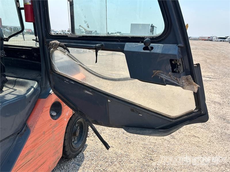 Toyota 8FD35U 7000 lb Pneumatic Tire Forklift (Inoperable Viličarji - drugo