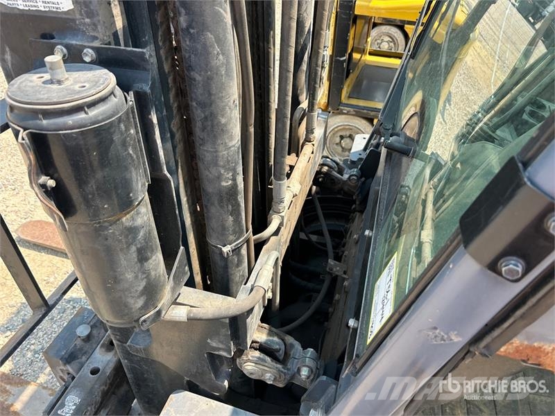Toyota 8FD35U 7000 lb Pneumatic Tire Forklift (Inoperable Viličarji - drugo