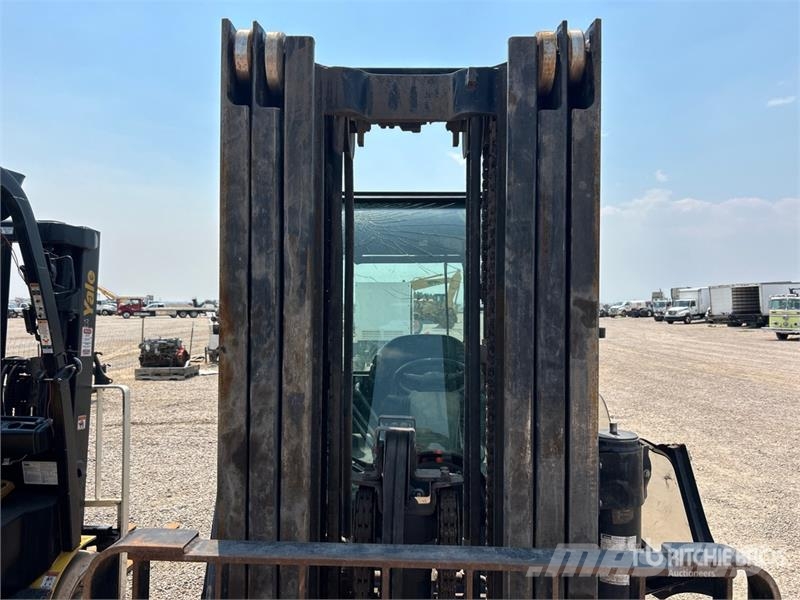 Toyota 8FD35U 7000 lb Pneumatic Tire Forklift (Inoperable Viličarji - drugo