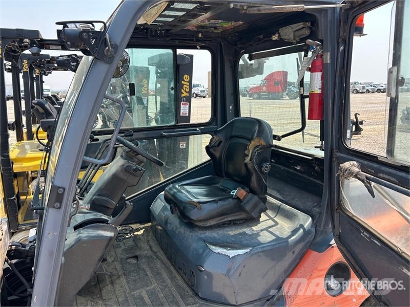 Toyota 8FD35U 7000 lb Pneumatic Tire Forklift (Inoperable Viličarji - drugo