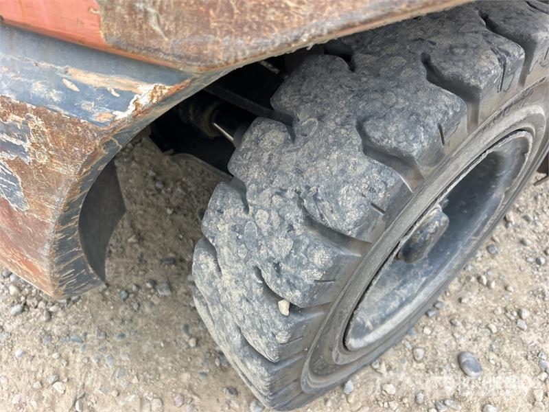 Toyota 8FD35U 7050 lb Pneumatic Tire Forklift Viljuškari - ostalo