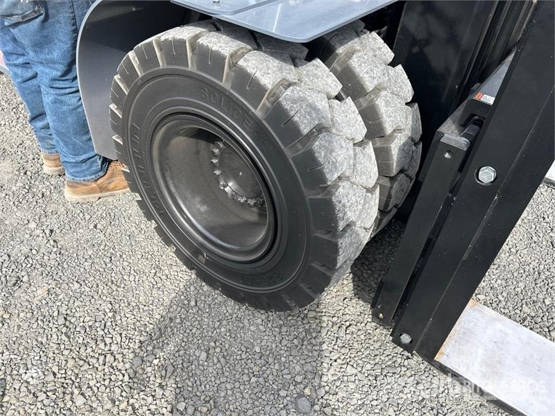 Toyota 8FGC70U 13300 lb Forklift 그 외 지게차