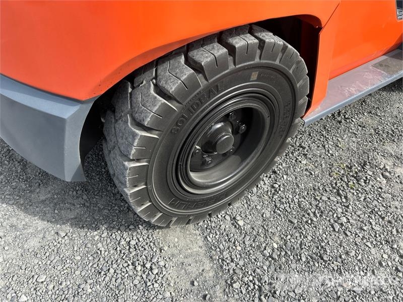 Toyota 8FGC70U 13300 lb Forklift 그 외 지게차