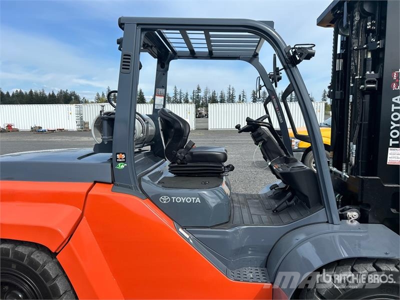 Toyota 8FGC70U 13300 lb Forklift 그 외 지게차