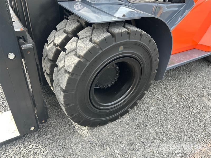 Toyota 8FGC70U 13300 lb Forklift 그 외 지게차