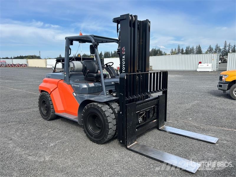 Toyota 8FGC70U 13300 lb Forklift 그 외 지게차