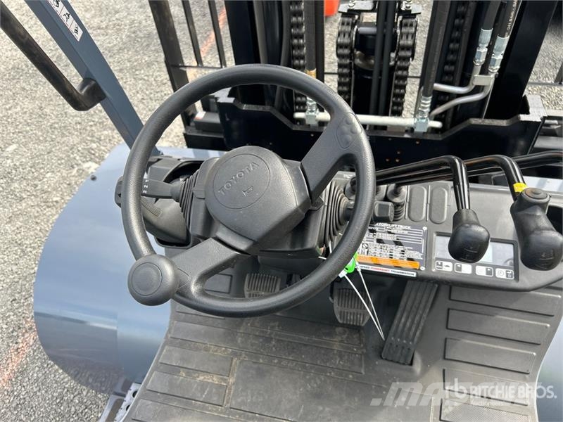 Toyota 8FGC70U 13300 lb Forklift 그 외 지게차