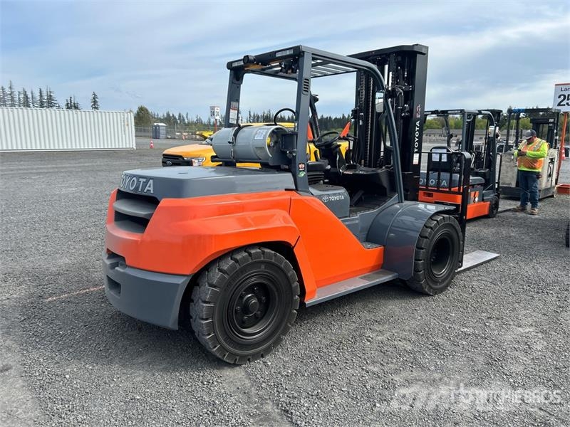 Toyota 8FGC70U 13300 lb Forklift 그 외 지게차