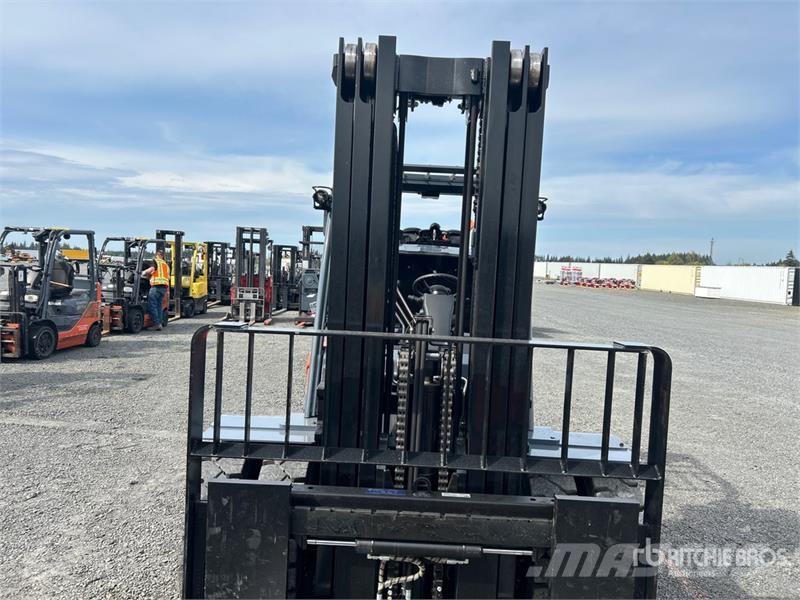 Toyota 8FGC70U 13300 lb Forklift 그 외 지게차