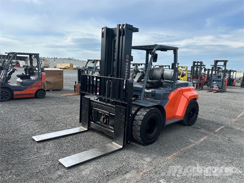 Toyota 8FGC70U 13300 lb Forklift 그 외 지게차