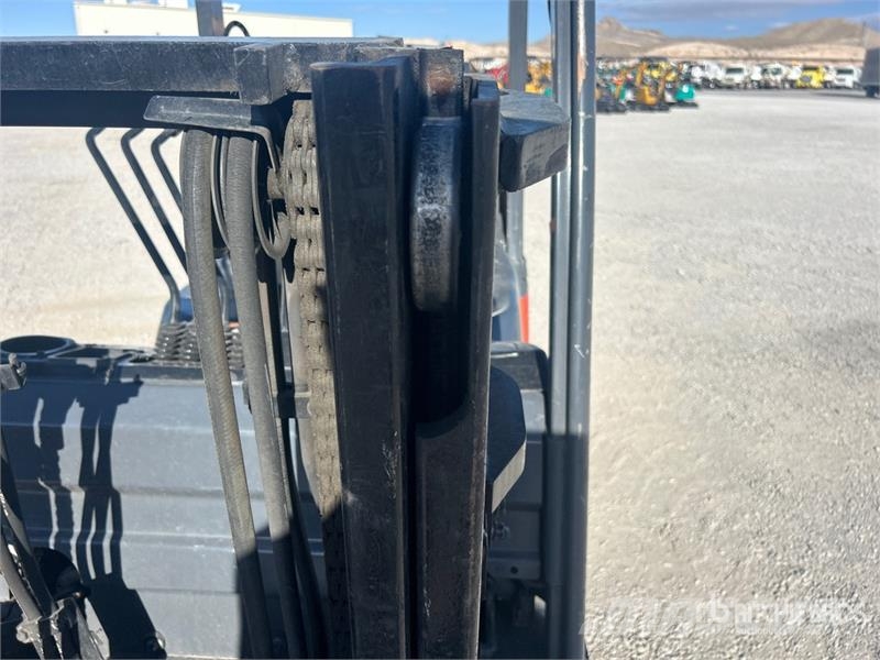 Toyota 8FGCU20 4000 lb Pneumatic Tire Forklift Andere Gabelstapler