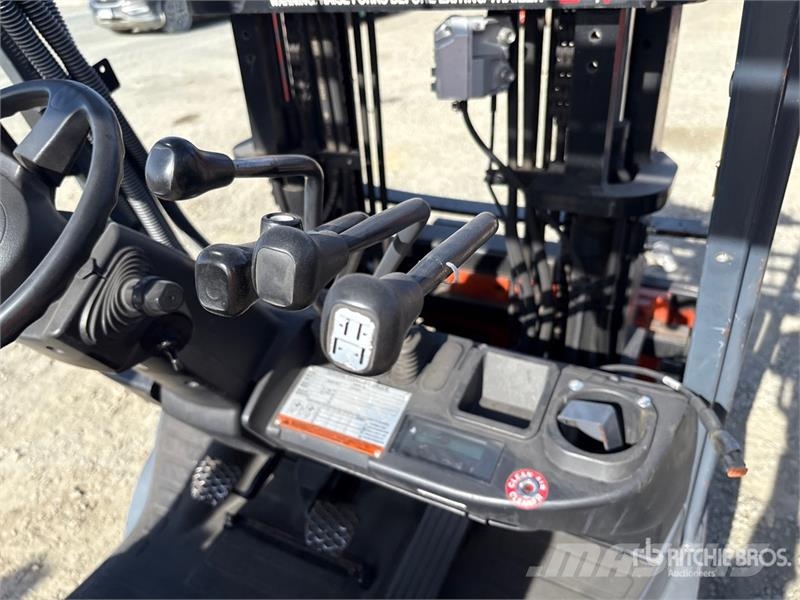 Toyota 8FGCU20 4000 lb Cushion Tire Forklift (Inoperable) Šakiniai krautuvai - Kita