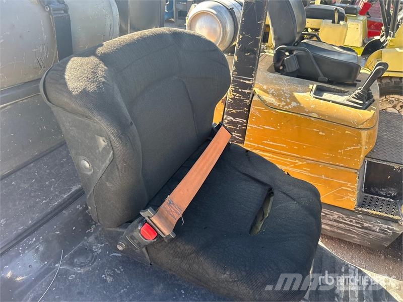Toyota 8FGCU20 4000 lb Pneumatic Tire Forklift Andere Gabelstapler