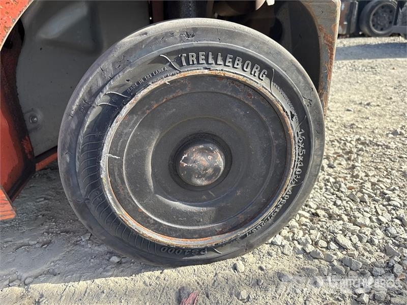 Toyota 8FGCU20 4000 lb Cushion Tire Forklift (Inoperable) Šakiniai krautuvai - Kita
