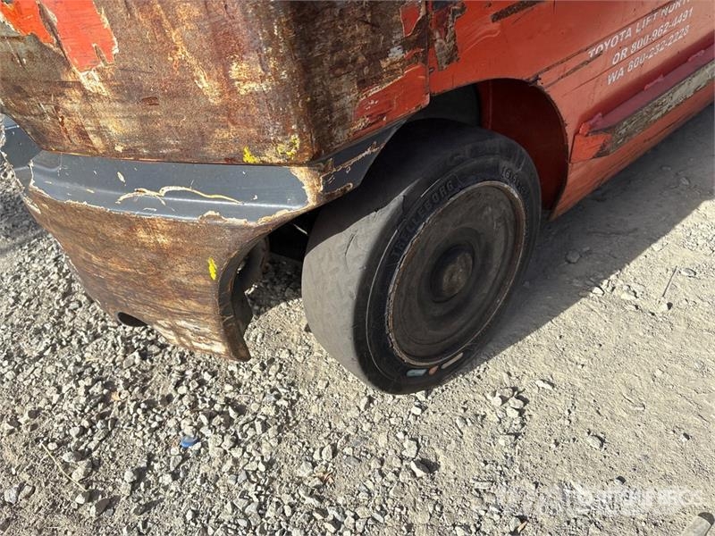 Toyota 8FGCU20 4000 lb Cushion Tire Forklift (Inoperable) Šakiniai krautuvai - Kita