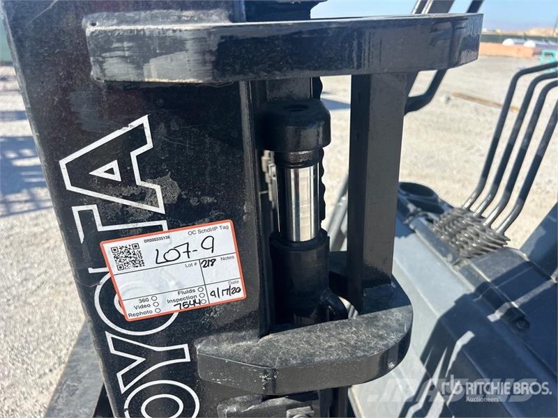 Toyota 8FGCU20 4000 lb Pneumatic Tire Forklift Andere Gabelstapler