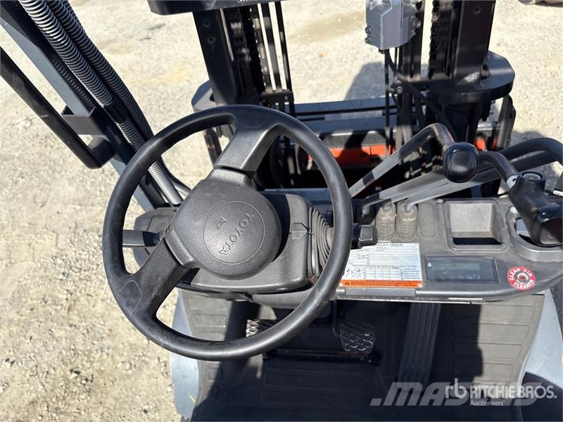 Toyota 8FGCU20 4000 lb Cushion Tire Forklift (Inoperable) Šakiniai krautuvai - Kita