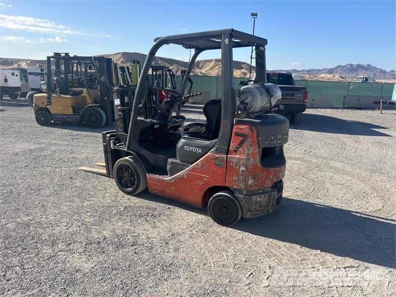 Toyota 8FGCU20 4000 lb Pneumatic Tire Forklift Andere Gabelstapler