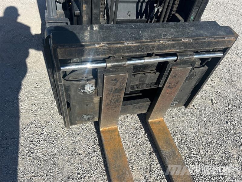 Toyota 8FGCU20 4000 lb Pneumatic Tire Forklift Andere Gabelstapler