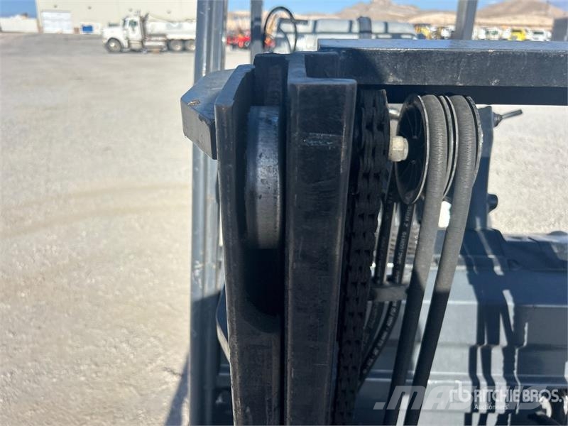 Toyota 8FGCU20 4000 lb Pneumatic Tire Forklift Andere Gabelstapler
