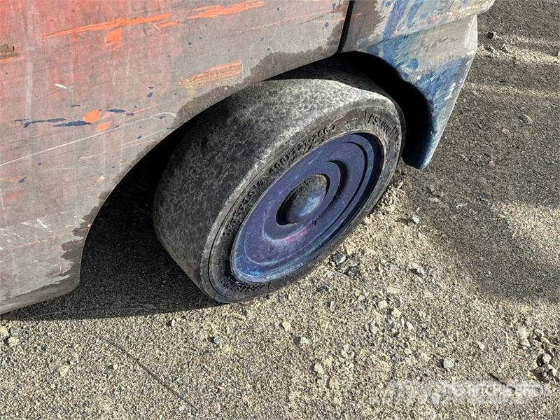 Toyota 8FGCU25 2600 lb Cushion Tire Forklift Другие складские механизмы