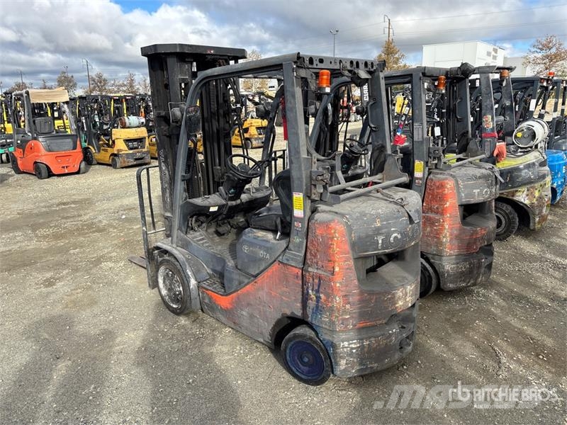 Toyota 8FGCU25 2600 lb Cushion Tire Forklift Другие складские механизмы