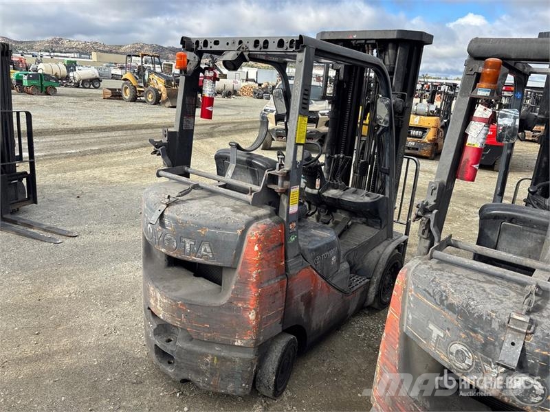 Toyota 8FGCU25 2600 lb Cushion Tire Forklift Другие складские механизмы