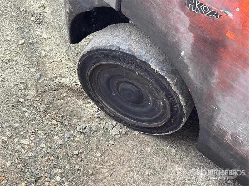 Toyota 8FGCU25 2600 lb Cushion Tire Forklift Другие складские механизмы