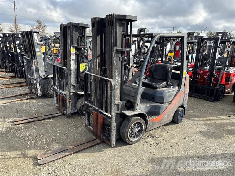 Toyota 8FGCU25 2600 lb Cushion Tire Forklift Другие складские механизмы