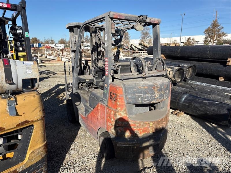 Toyota 8FGCU25 3500 lb Forklift Targoncák-Egyéb