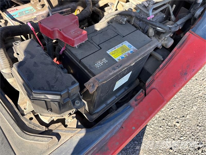 Toyota 8FGU25 4340 lb Forklift フォークリフト - その他