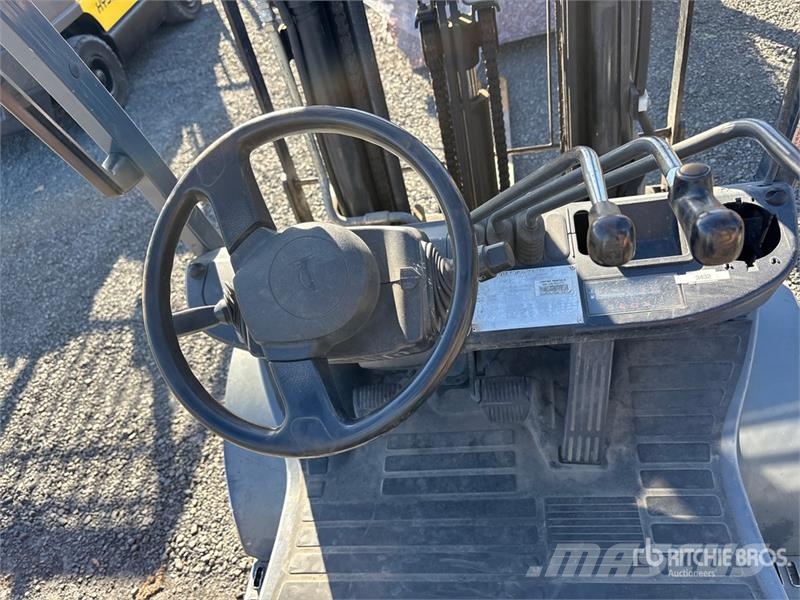 Toyota 8FGU25 4340 lb Forklift フォークリフト - その他